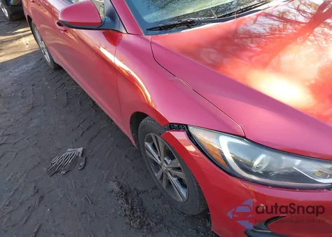 2017 Hyundai Elantra Value Edition z USA, uszkodzony, nr VIN 5NPD84LF7HH133631